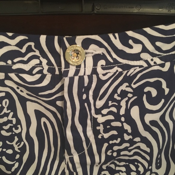 Lilly Pulitzer Size 2 Collette Skort - Hard To Find Lilly Patterned Skort! - Picture 2 of 6